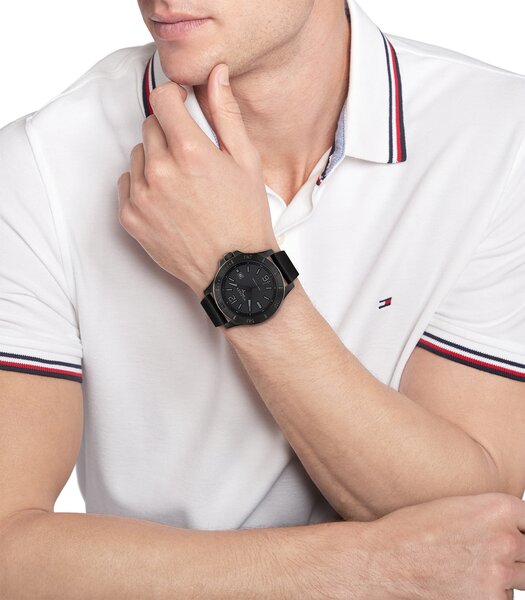 Horloge TOMMY HILFIGER RYAN Heren 1791993 Analoog Behuizing MINERAAL Zwart Armband GERECYCLEERD PLASTIC Blauw Gespíndel Waterdichtheid 5BAR